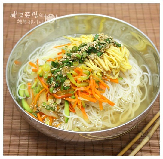 잔치국수 이미지