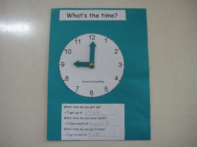 What's the time,Mr.Wolf?(Making the clock)