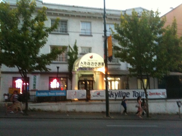 밴쿠버의 Robson St.거리 쇼핑과   한국 가게 모습