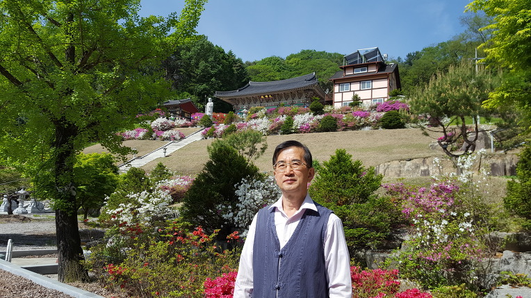 양평 불광산 정토사에 초파일 등을 달면서
