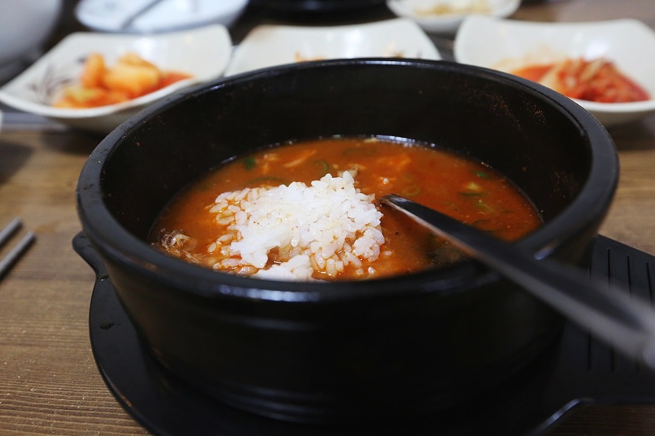 속 푼다는 개념 보다는 영양 보충이라는 개념의 뼈 해장국 / 대전 쌍용동 해장국 / 그래두 해장국