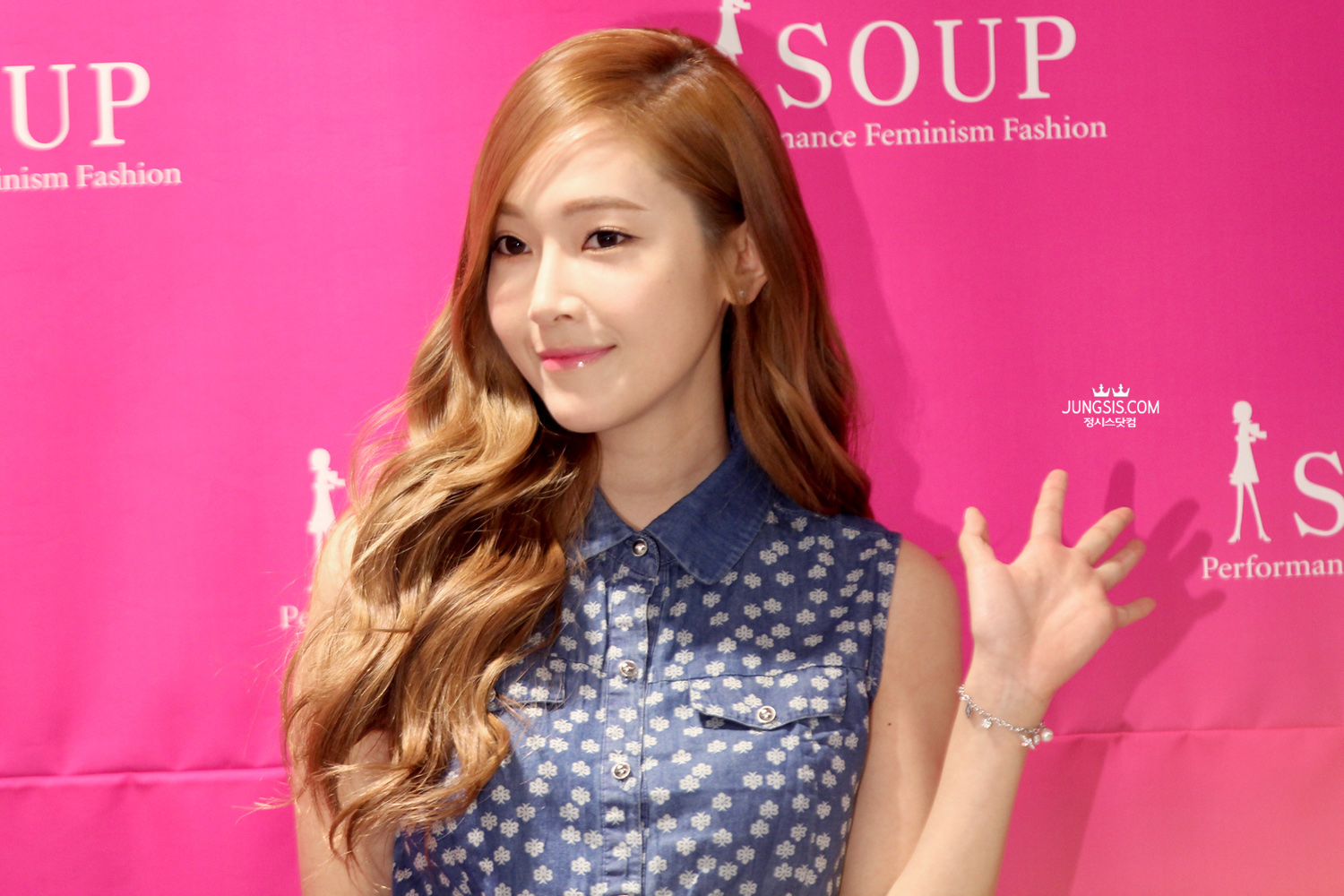 [PIC][04-04-2014]Jessica tham dự buổi fansign cho thương hiệu "SOUP" vào trưa nay - Page 3 2364124253A44A601550DA