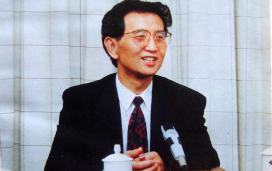 엄신(嚴新): 우인(愚人)이 만들어낸 초인(超人)