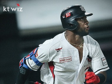 kt, ‘7회의 마법’…창단 첫 두산전 위닝시리즈 달성